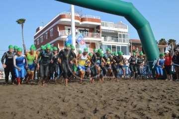 Ricardo Hernández y Raquel Aróstegui ganan con autoridad el XXVII Triatlón de Salinetas (Foto TA)